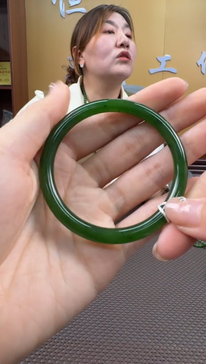 【闪购商品】和田玉手镯未镶嵌57