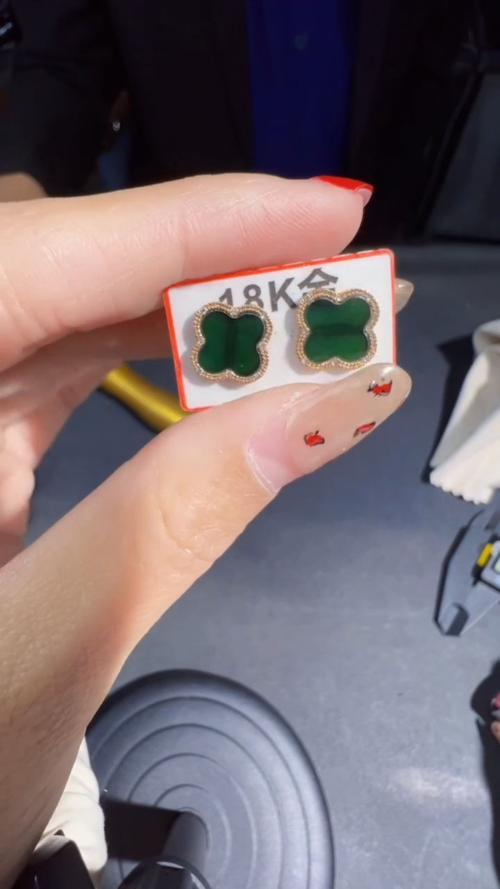 【闪购商品】定制翡翠18K金镶嵌耳钉1