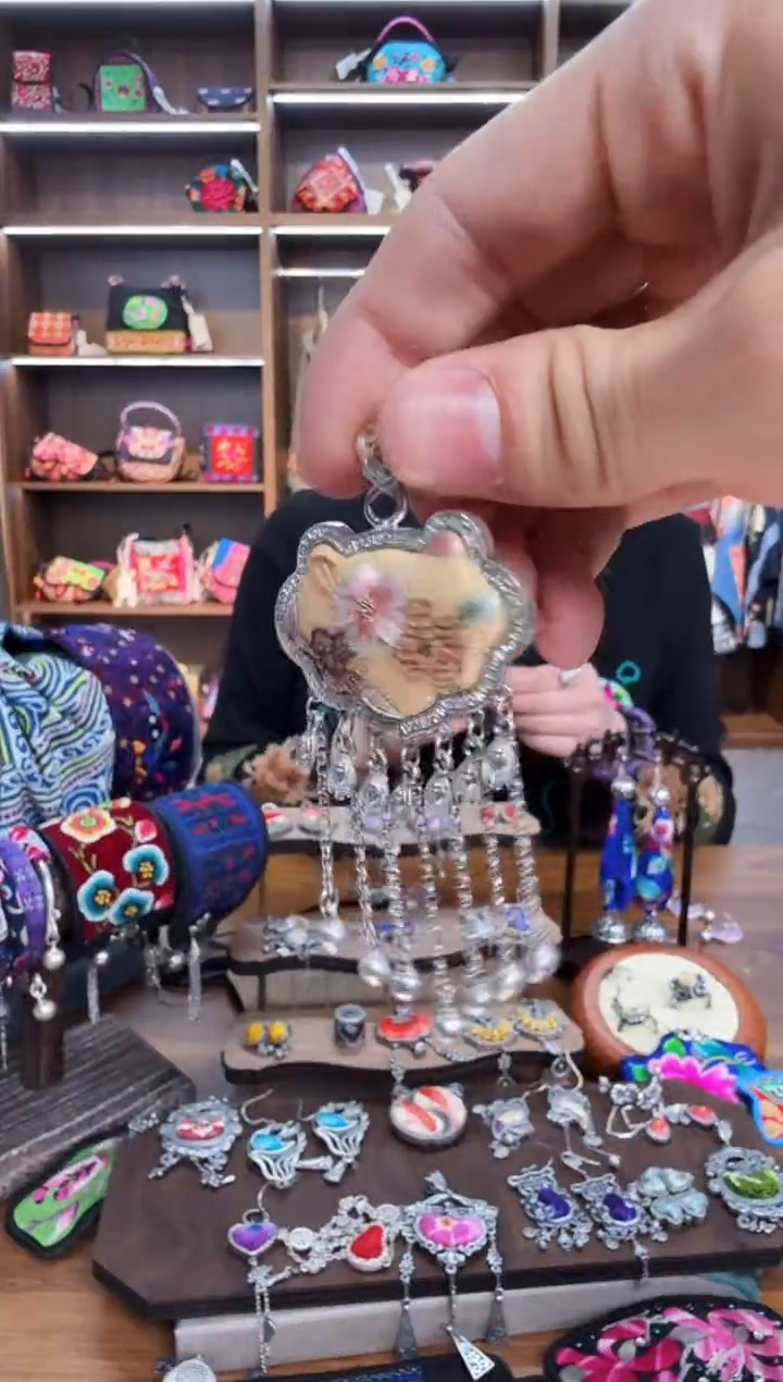 【闪购商品】织绣61蒙阿苏苗绣传承