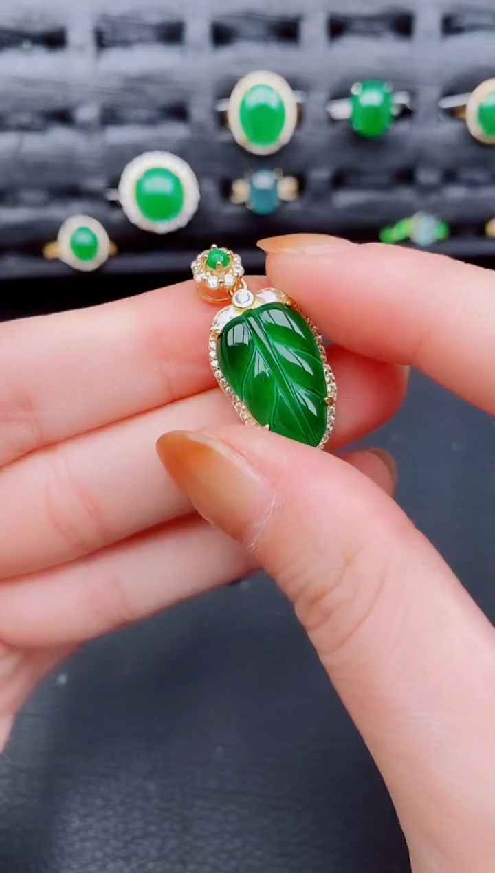 【闪购商品】翡翠颈饰银S925镶嵌天然A货翡翠808