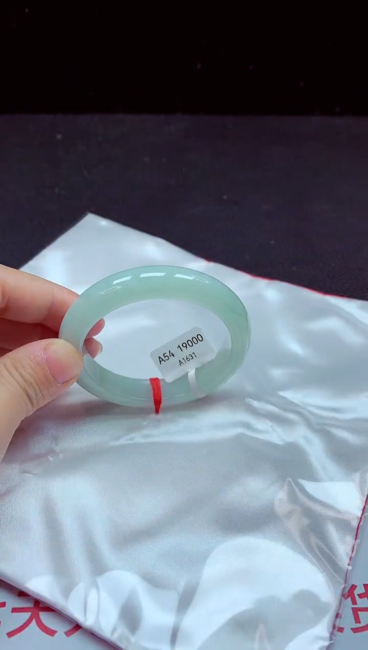 【闪购商品】翡翠手镯未镶嵌镯子54+