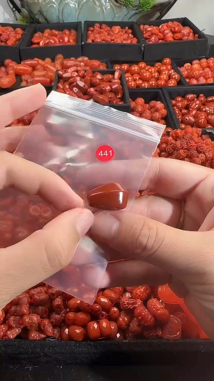 颈饰未镶嵌南红玛瑙1