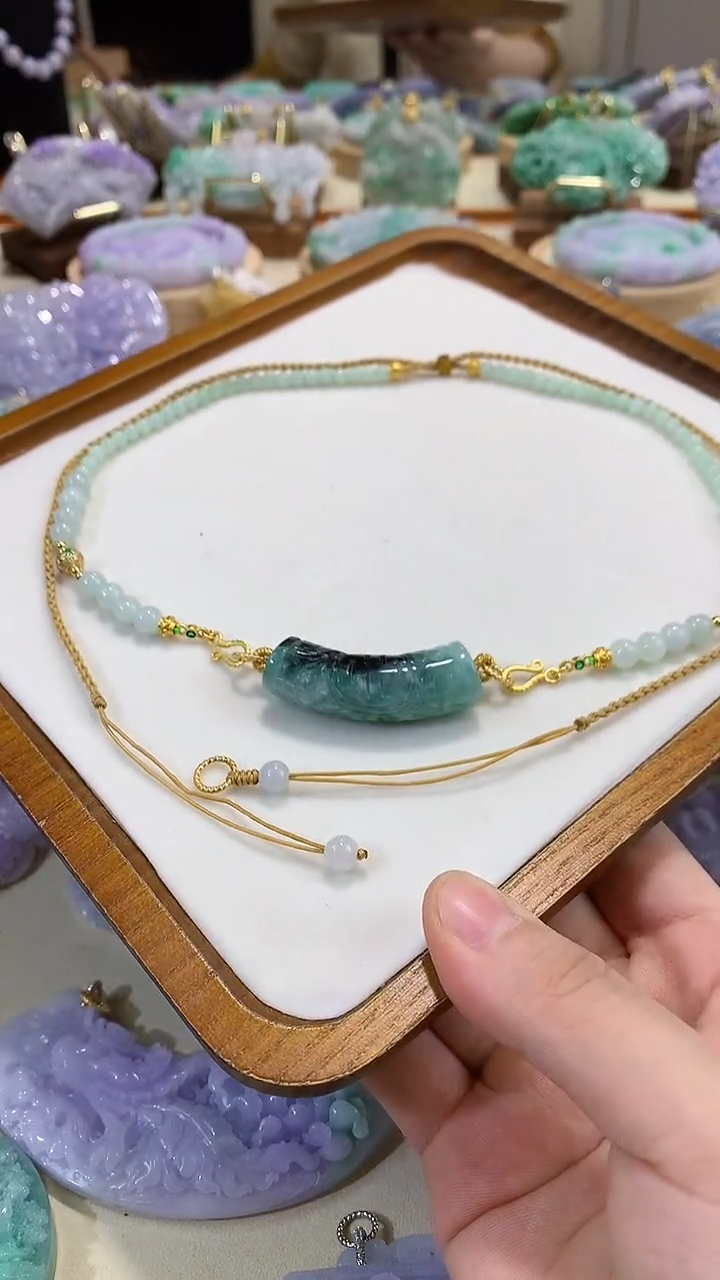 颈饰未镶嵌翡翠吊坠