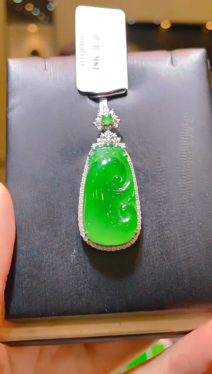 【闪购商品】翡翠18K金镶嵌吊坠(赠链)A70
