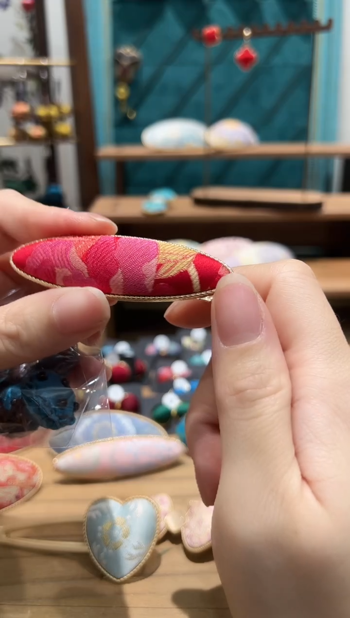 【闪购商品】【一物一拍专车】喜鹊牡丹大柳叶发夹