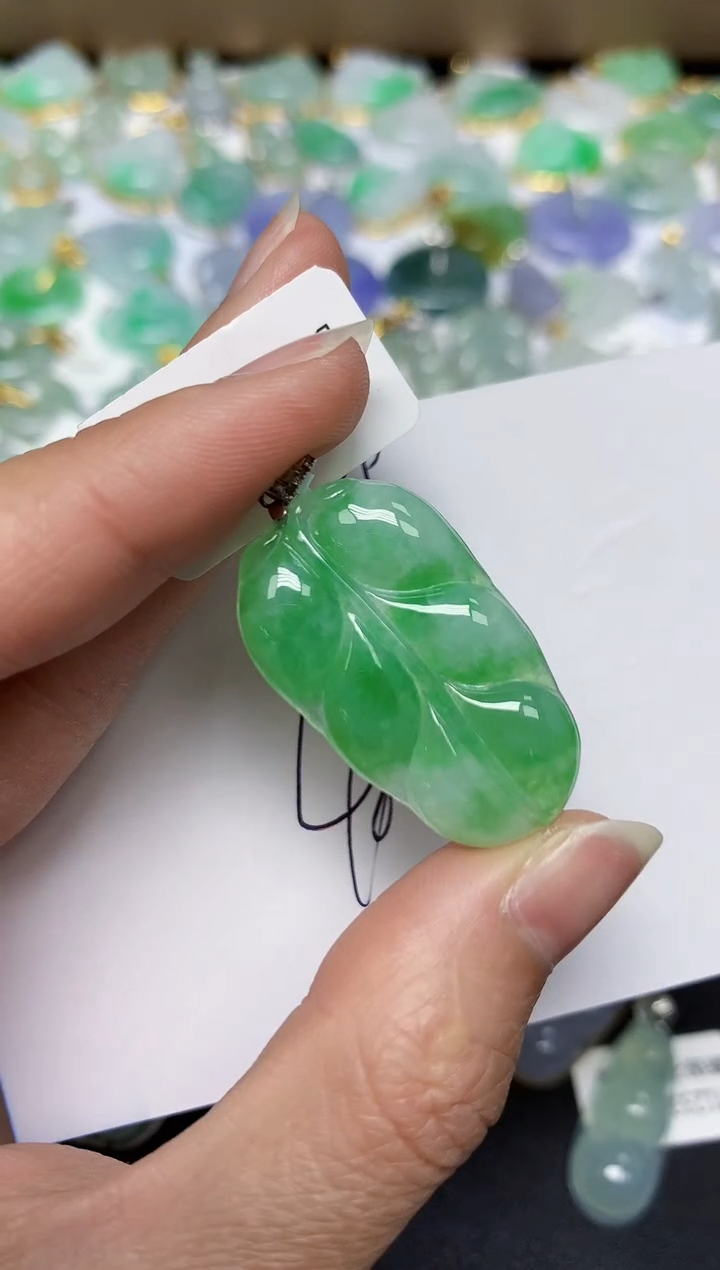 翡翠18K金镶嵌颈饰 天然翡翠A货