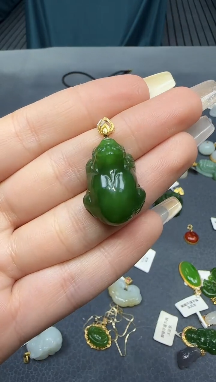 【闪购商品】和田玉挂件18K金镶嵌1