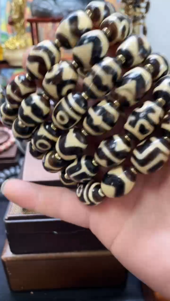 未镶嵌牙黄多宝手串玛瑙/玉髓颜色图案多样性随机发一条