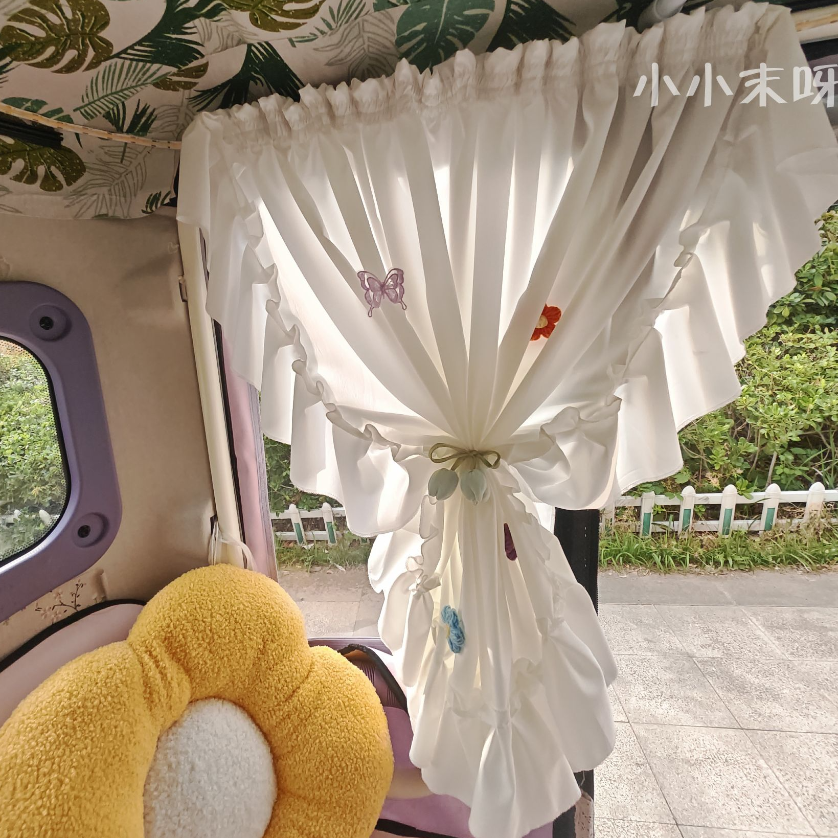 嵌入式全封闭遮光型大花边电动三轮车遮阳装饰帘防晒纯色短窗帘