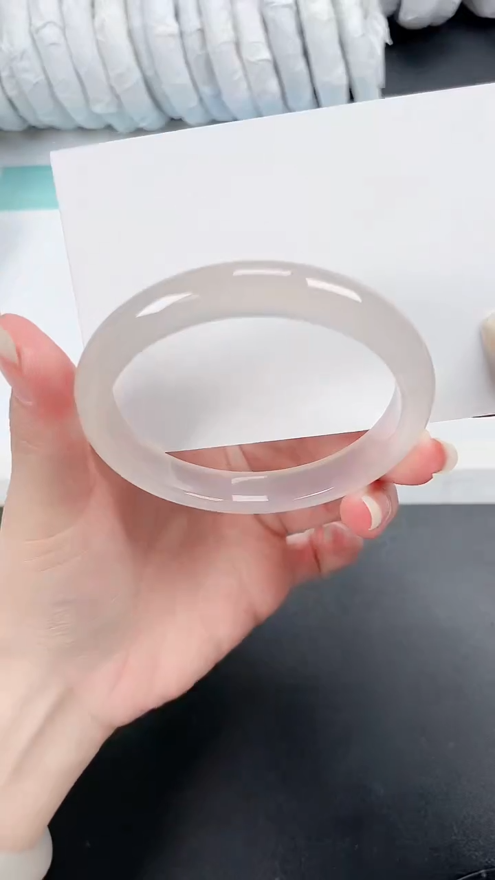 【闪购商品】石英质玉手镯未镶嵌292-58.3