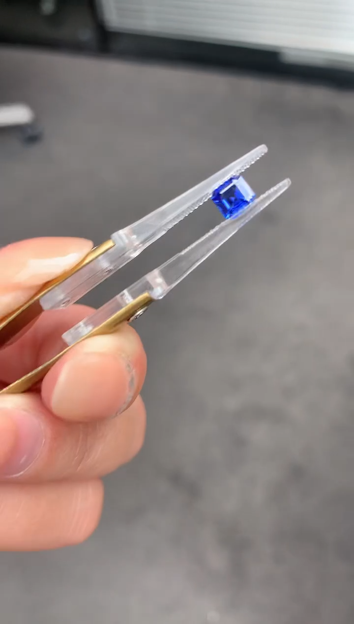 【闪购商品】蓝宝石裸石未镶嵌70分皇家蓝