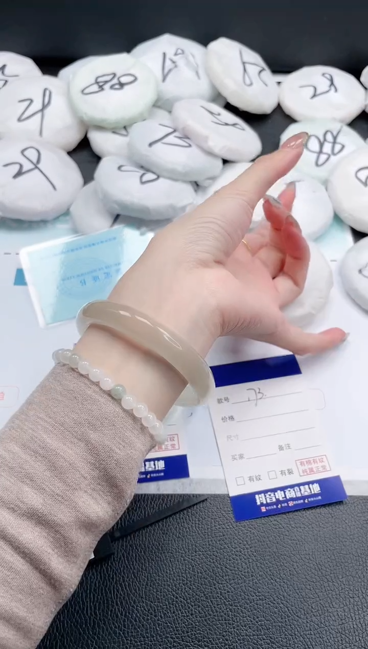 【闪购商品】石英质玉手镯未镶嵌14J173-60