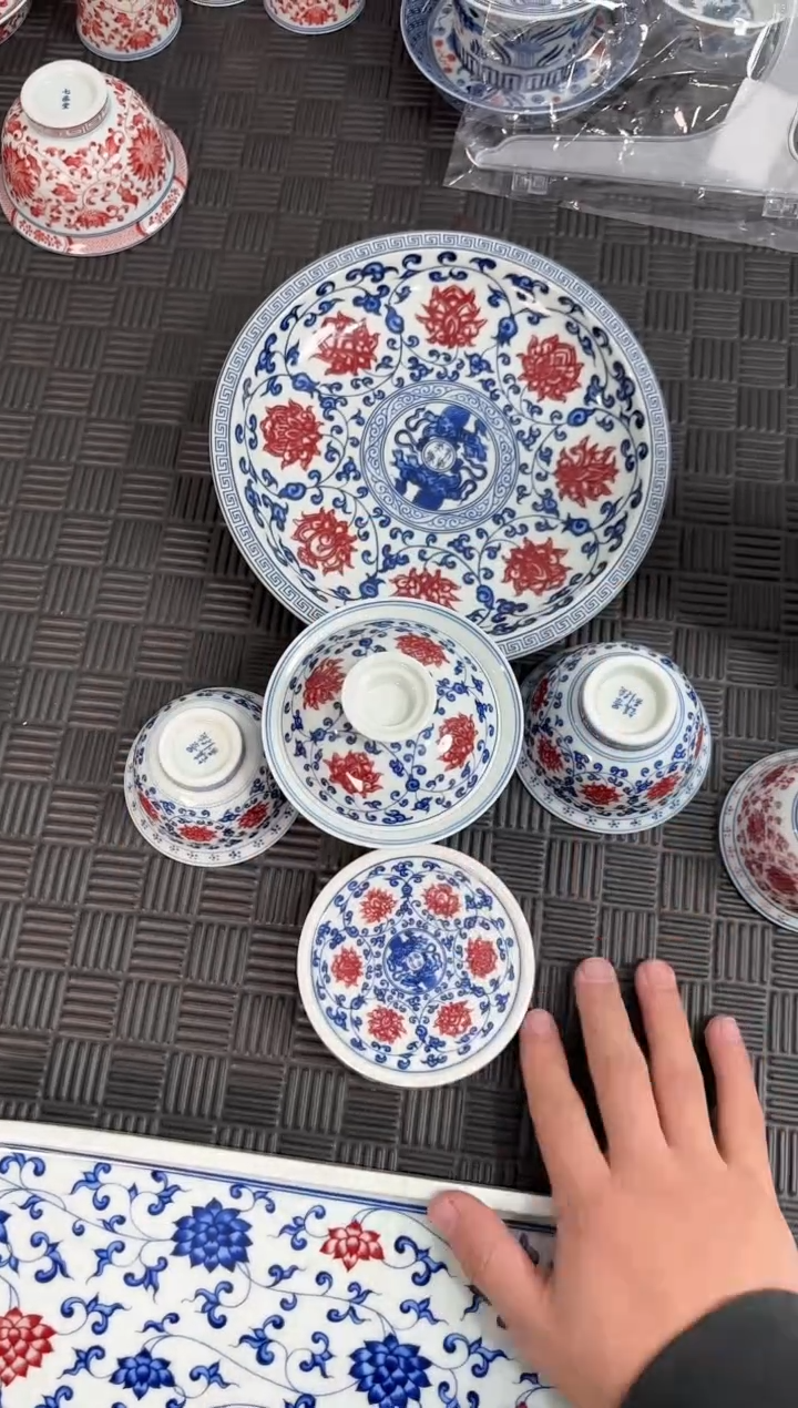 盖碗瓷景德镇陶瓷茶具青花釉里红缠枝莲套组