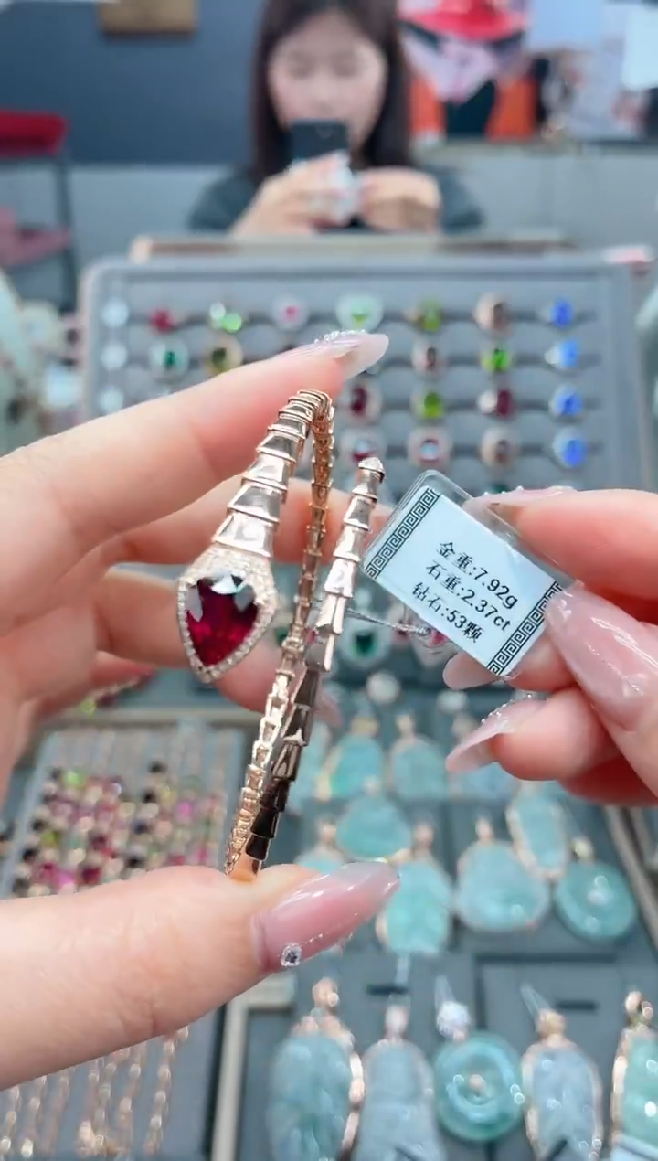 18K金镶嵌手镯碧玺2.37    