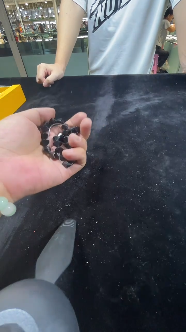石英质玉未镶嵌颈饰1