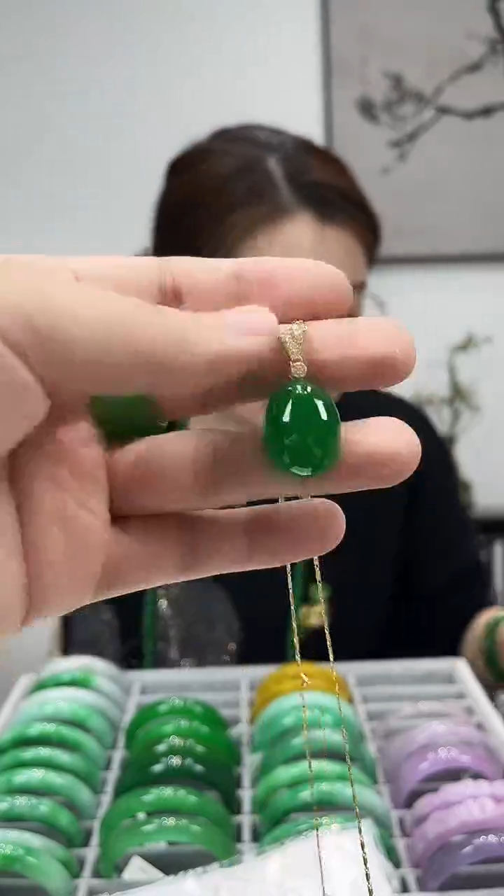 【闪购商品】砖雕s107   正阳绿鸽子蛋吊坠