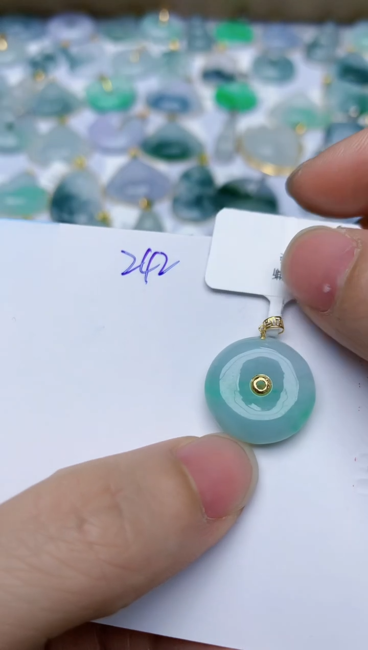 【闪购商品】翡翠颈饰18K金镶嵌天然翡翠A货    