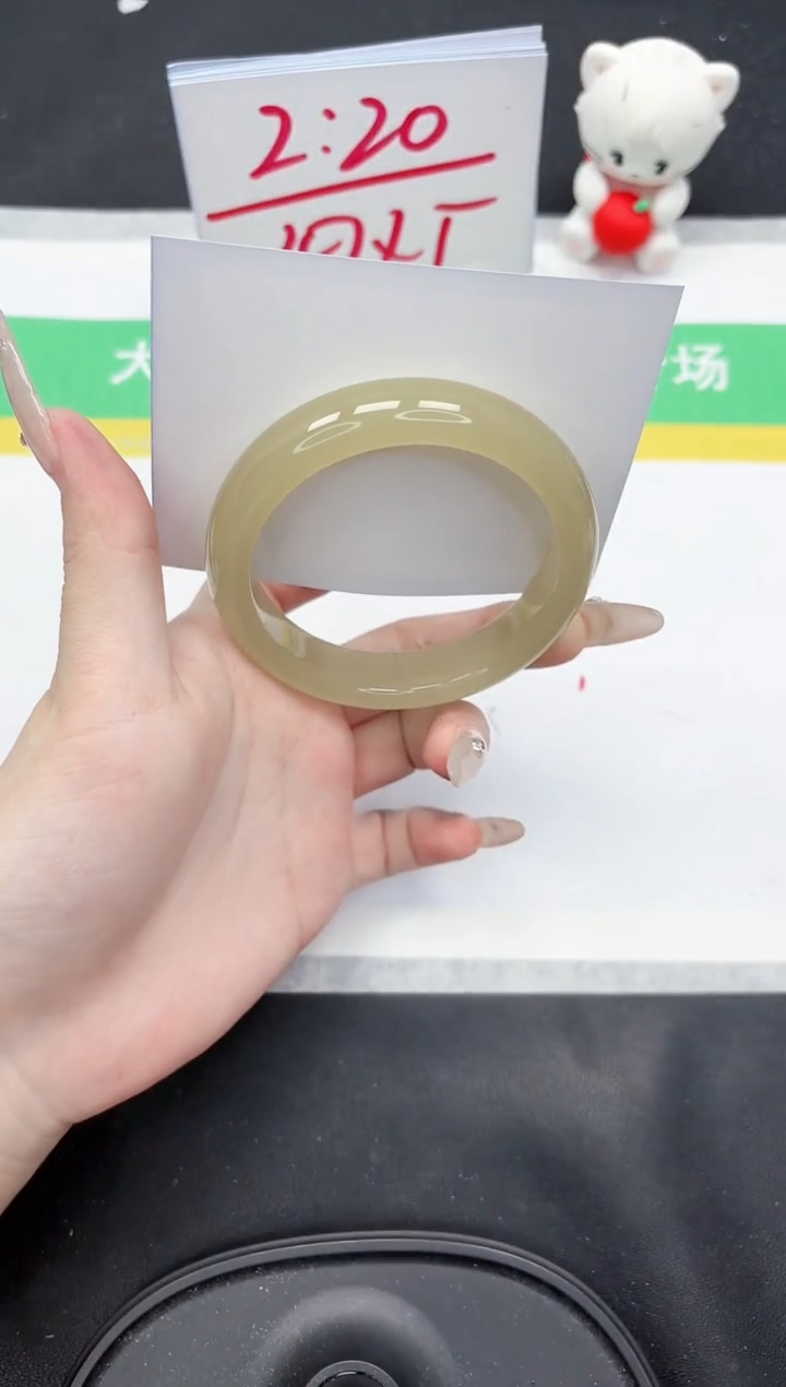 【闪购商品】石英质玉手镯未镶嵌183-58.3