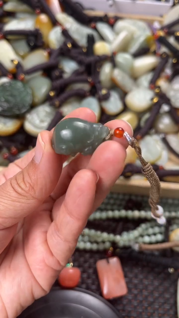 【闪购商品】和田玉颈饰未镶嵌多样性发货没有证书拍一发一有瑕