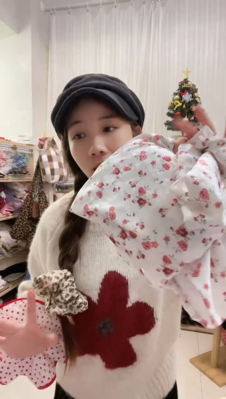 化纤孤品 白底红小花天鹅绒1.8米