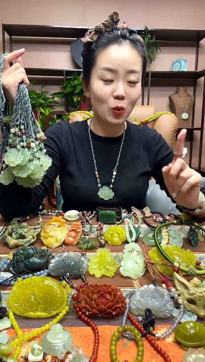 未镶嵌岫玉吊坠多样性发货发其中之一