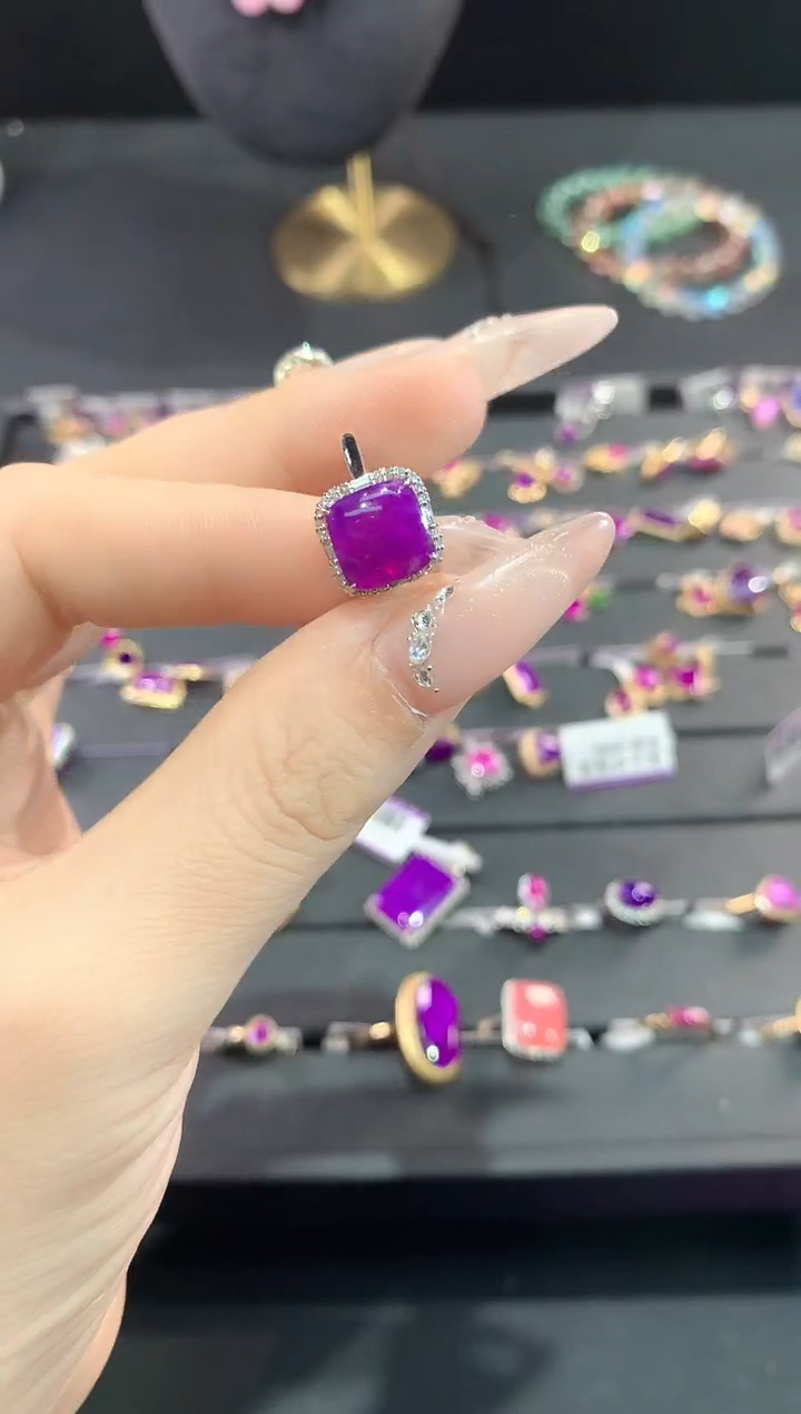 苏纪石（舒俱来）18K金镶嵌.戒指