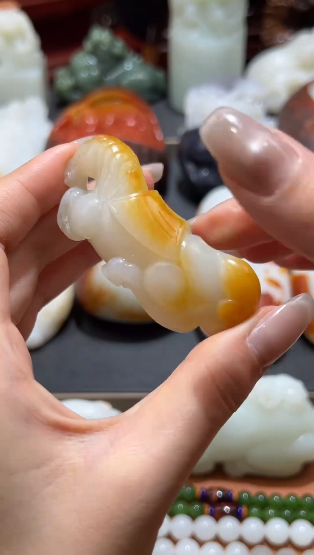 未镶嵌和田玉把件人**姐和田玉