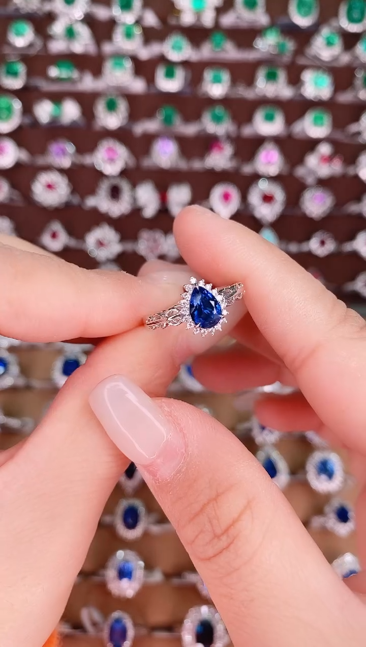 【闪购商品】蓝宝石18K金戒指18K金镶嵌0.85克拉