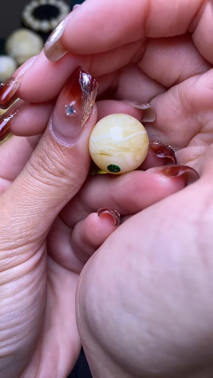 【闪购商品】琥珀裸石未镶嵌葵. 44