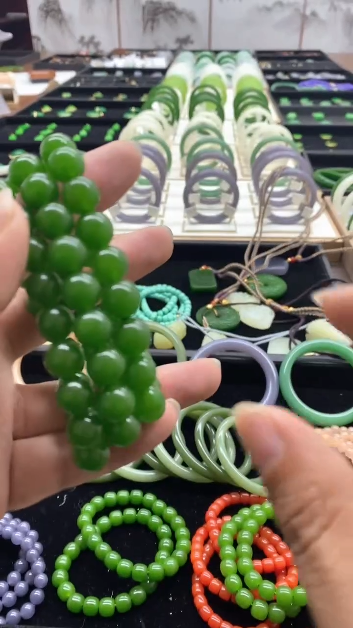 【闪购商品】未镶嵌和田玉（碧玉）手链10圆珠菠菜绿