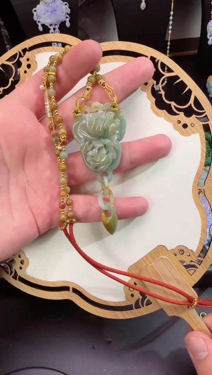 【闪购商品】翡翠颈饰未镶嵌牌子