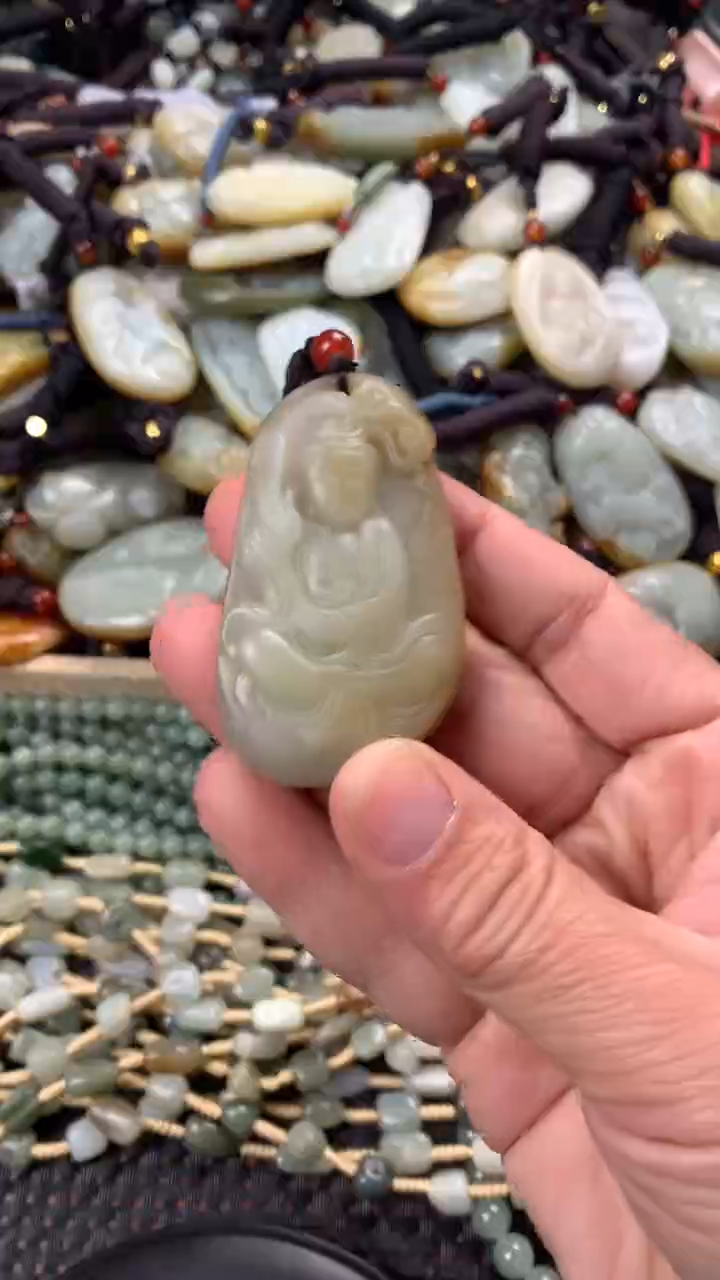 【闪购商品】和田玉颈饰未镶嵌多样性发货没有证书拍一发一有瑕