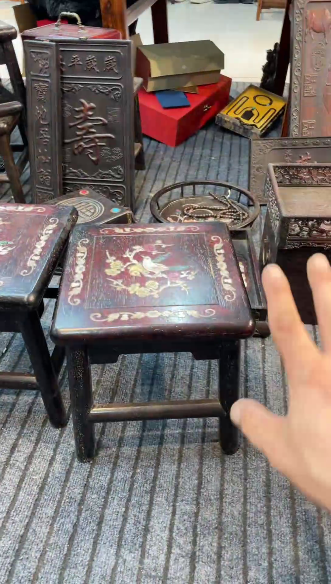 檀香紫檀（小叶紫檀）紫檀彩贝富贵凳一个图案随机发
