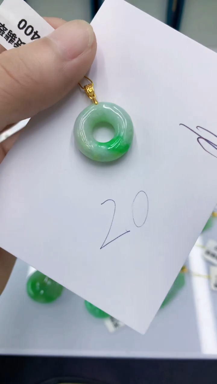 翡翠未镶嵌颈饰翡翠
