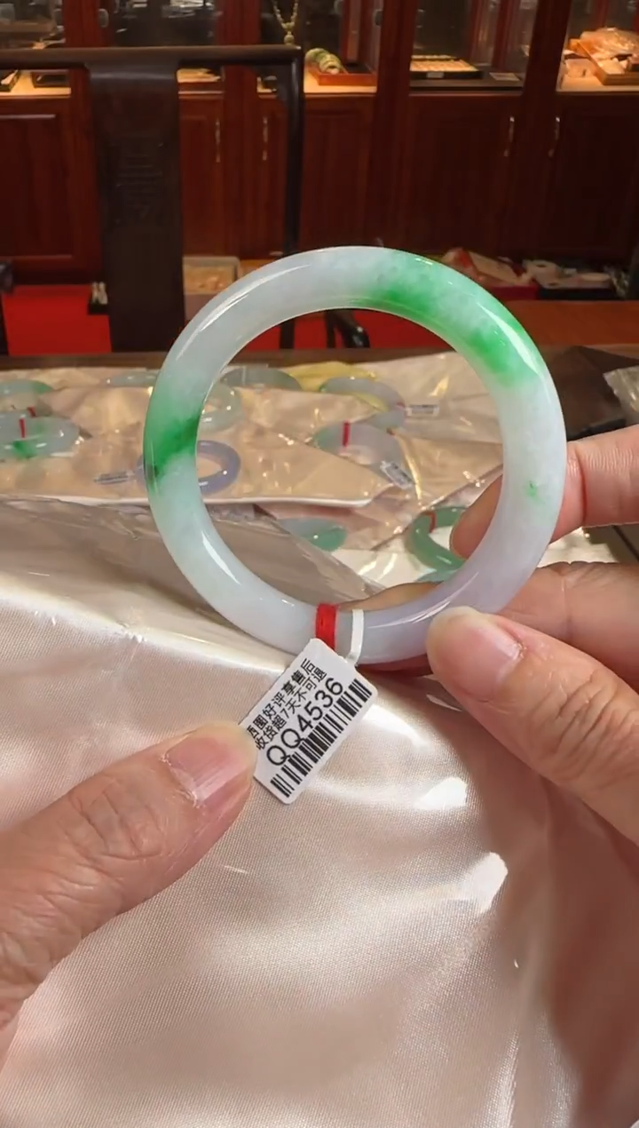 未镶嵌手镯翡翠55圆条QQ4536(100元运营费