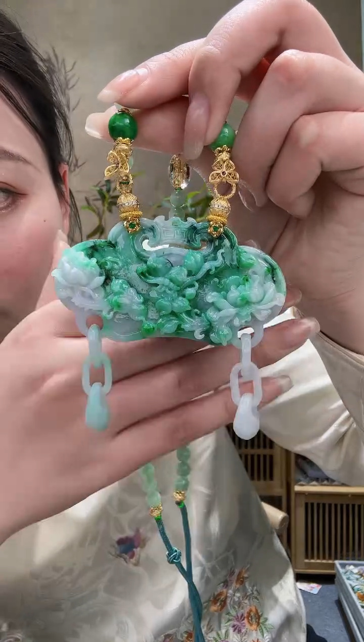 【闪购商品】翡翠颈饰未镶嵌吊坠
