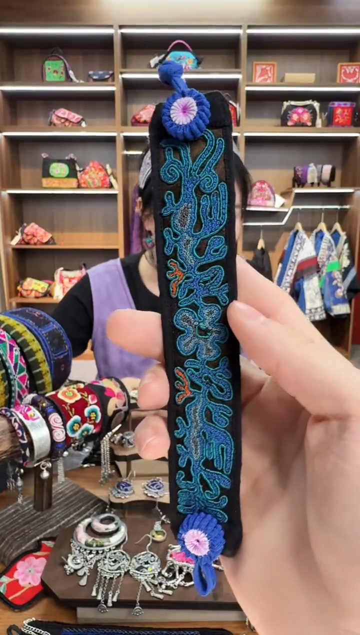 【闪购商品】织绣148蒙阿苏苗绣传承