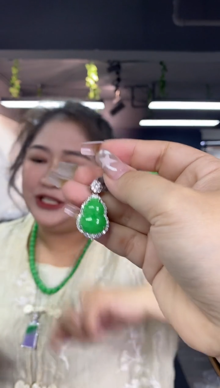 翡翠未镶嵌吊坠(不含链)多样性发其一颜色微差