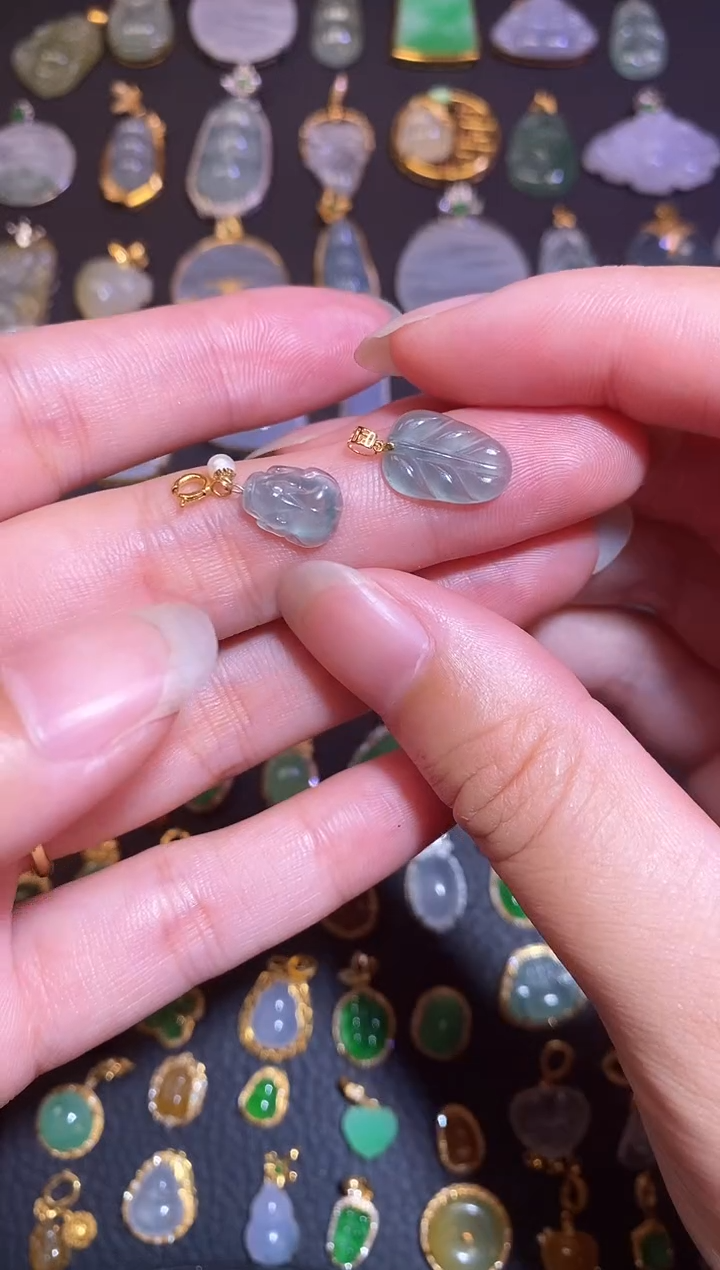 颈饰18K金镶嵌翡翠天然A货翡翠