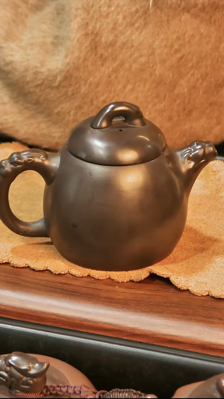 【闪购商品】紫砂茶杯紫砂壶黑色龙把秦权壶260ml