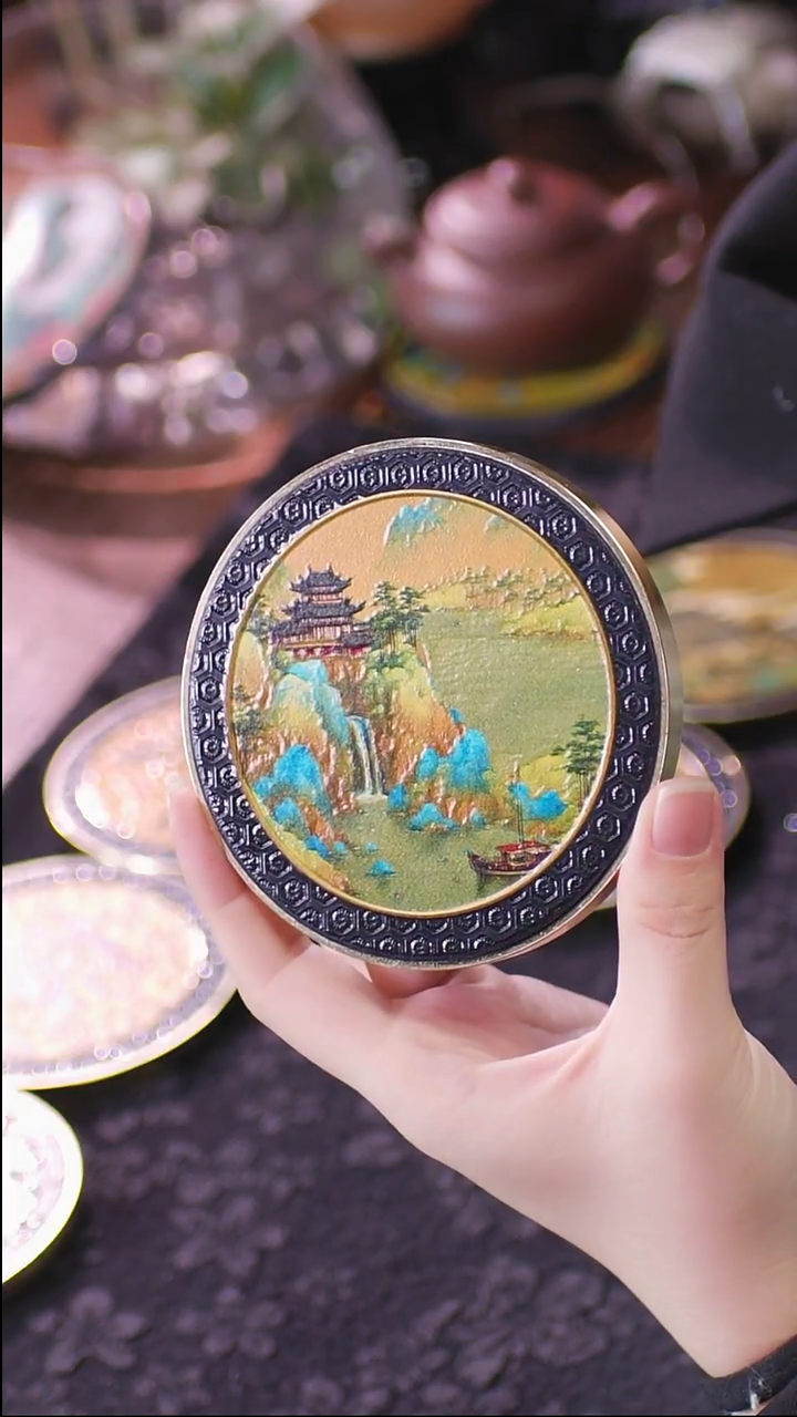 壹藏贰宝千里江山图案铜圈杯垫一片
