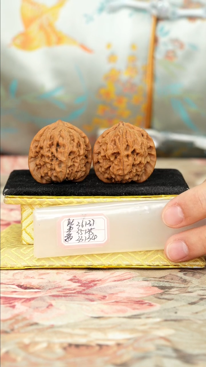 【闪购商品】文玩核桃把件非嫁接元宝