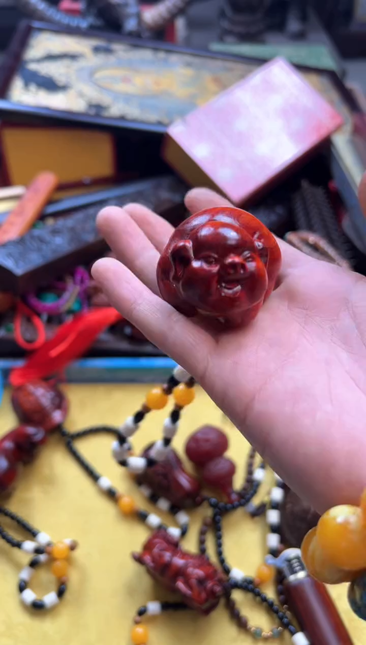 檀香紫檀（小叶紫檀）———————瓷——————福猪