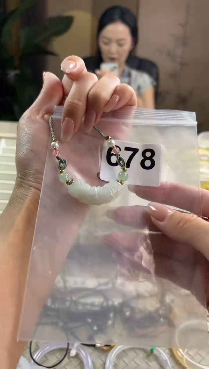 手镯玛瑙/玉髓未镶嵌香**敌678