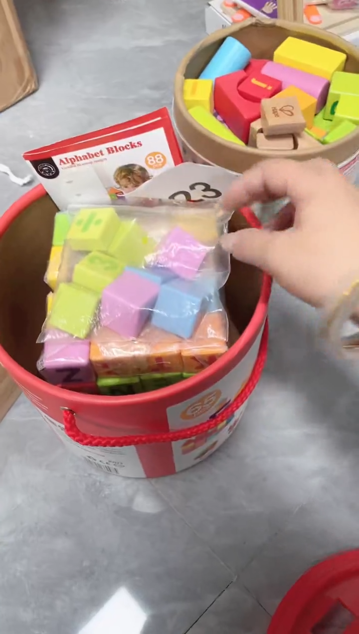 木红色成套积木23.