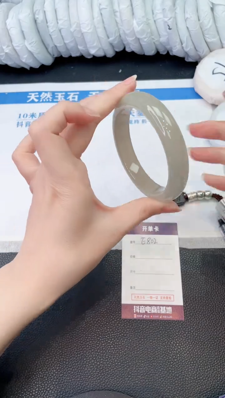 石英质玉未镶嵌手镯E802