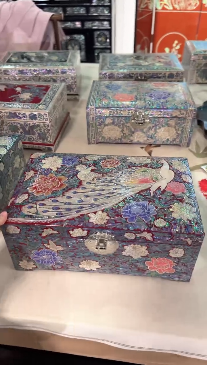 鱼锁绒布底·弘贝雅螺钿漆器文化馆