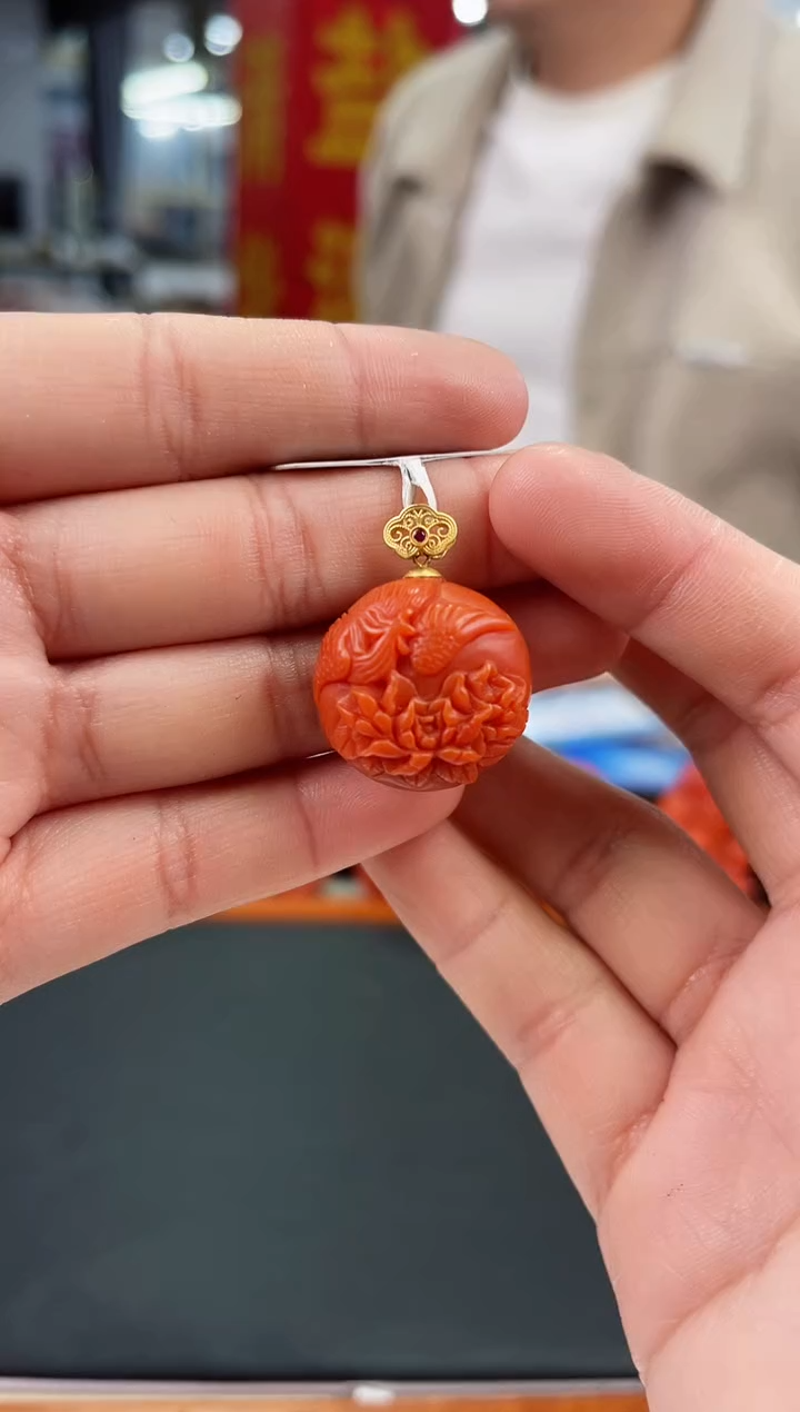 【闪购商品】南红玛瑙吊坠18K金镶嵌一个/条