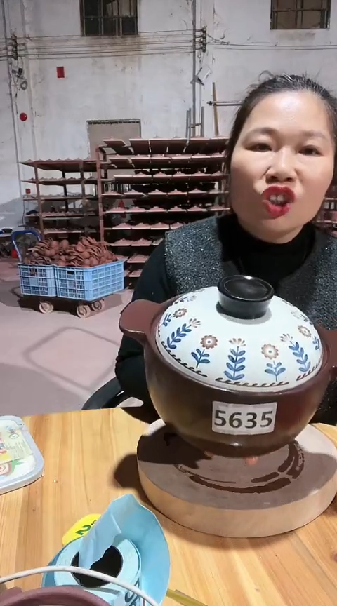 陶5635瑕疵紫砂锅带盖