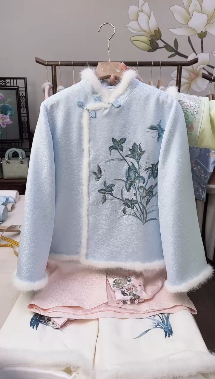 蓝色老正绢吹雪纹小偏襟棉服